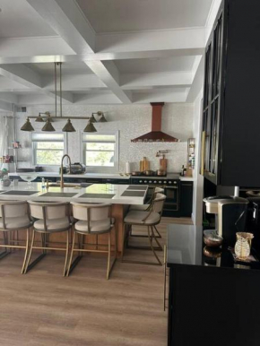 Luxury beach house with pool house 10 guest 5bdr and 5 baths